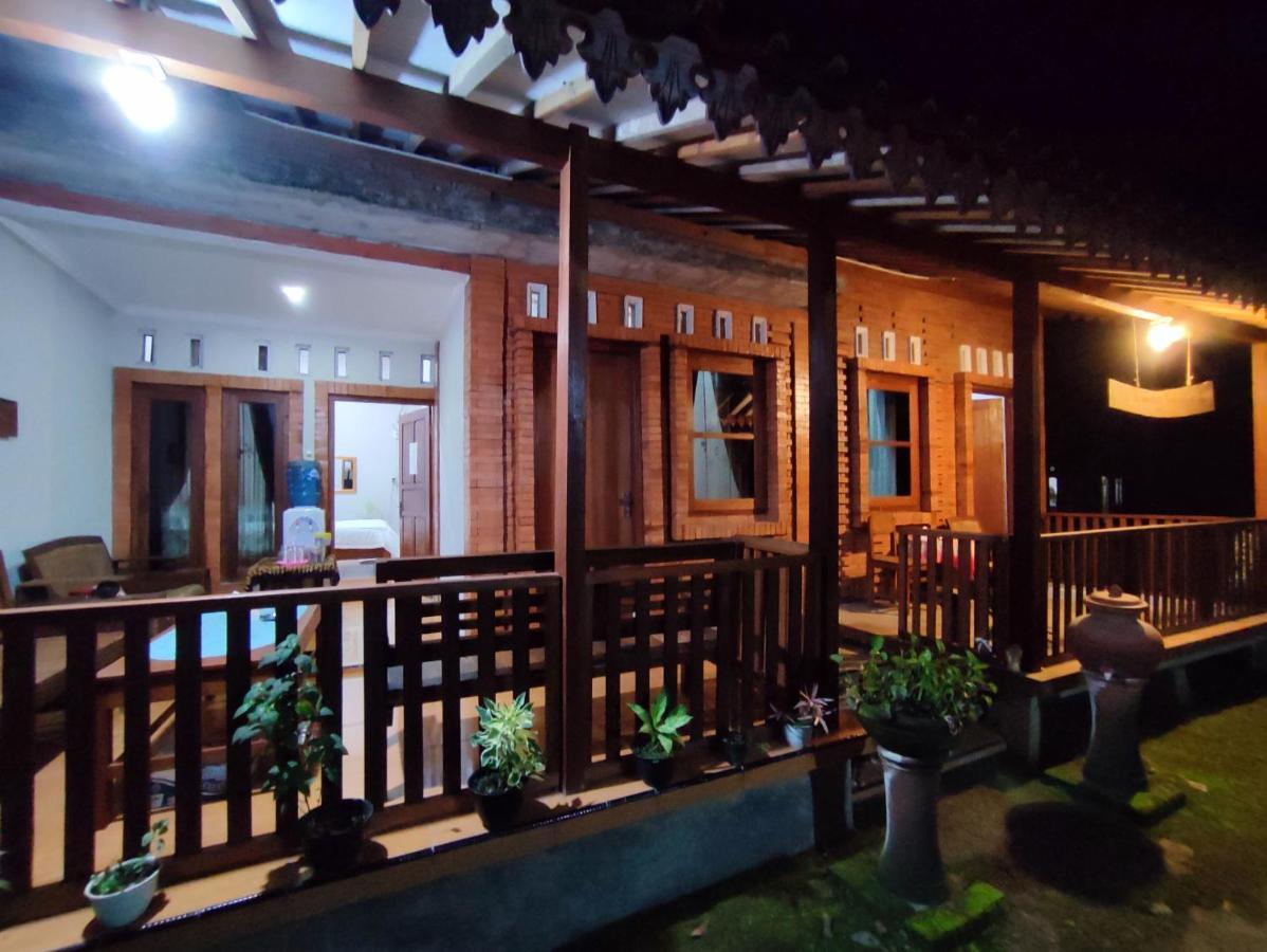 Romadhoni Homestay Магеланг Екстериор снимка