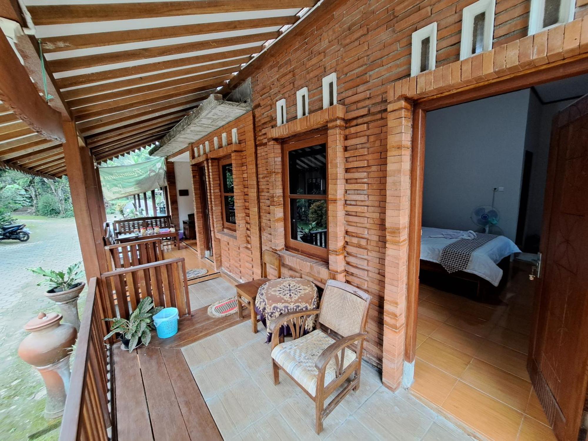 Romadhoni Homestay Магеланг Стая снимка
